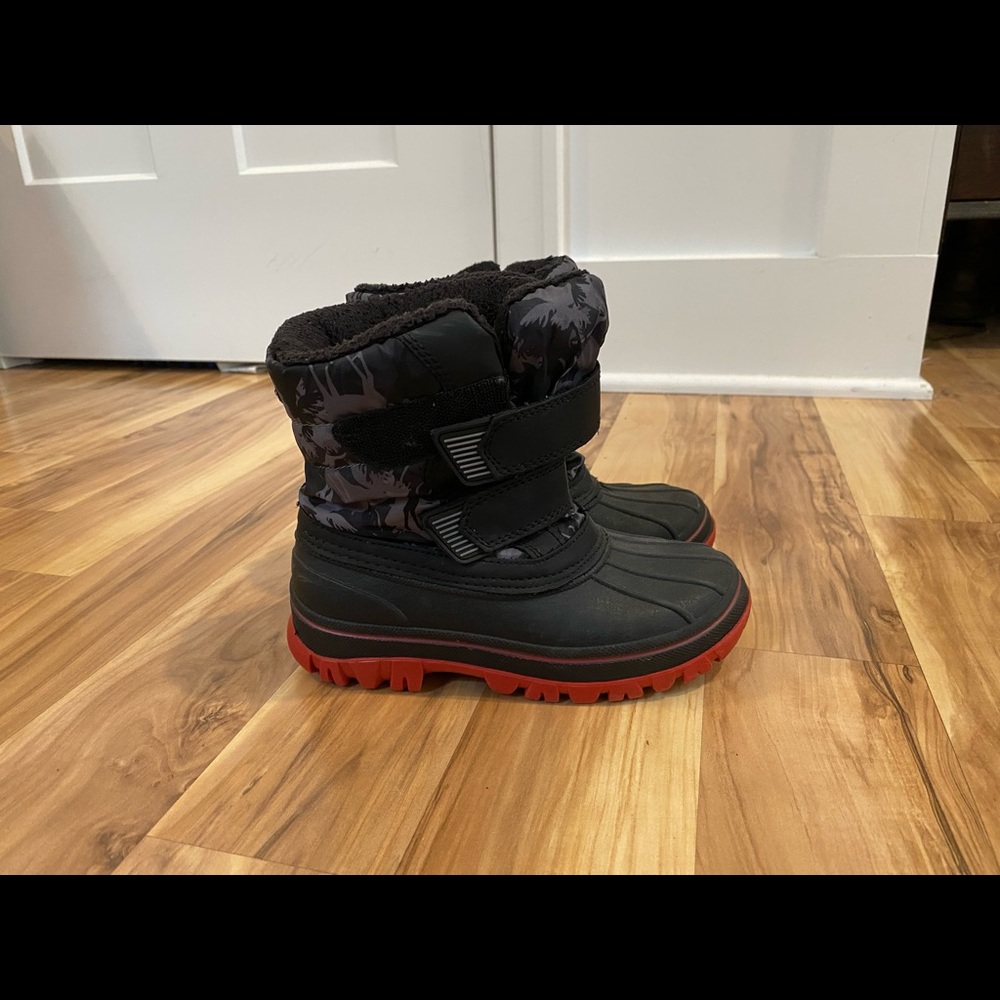 Cat & Jack snow boots 11/12 Red Black